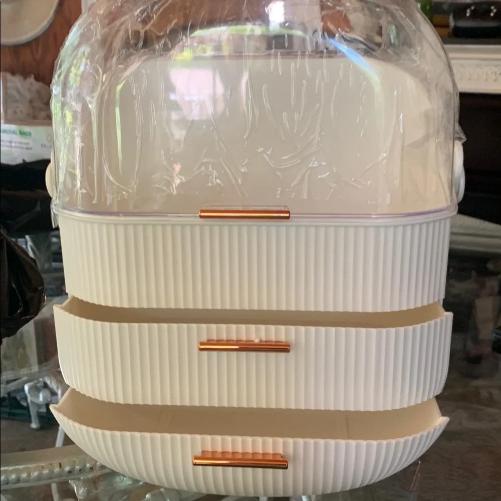 Elegant White and Gold Storage Organizer new and only out of box for photos